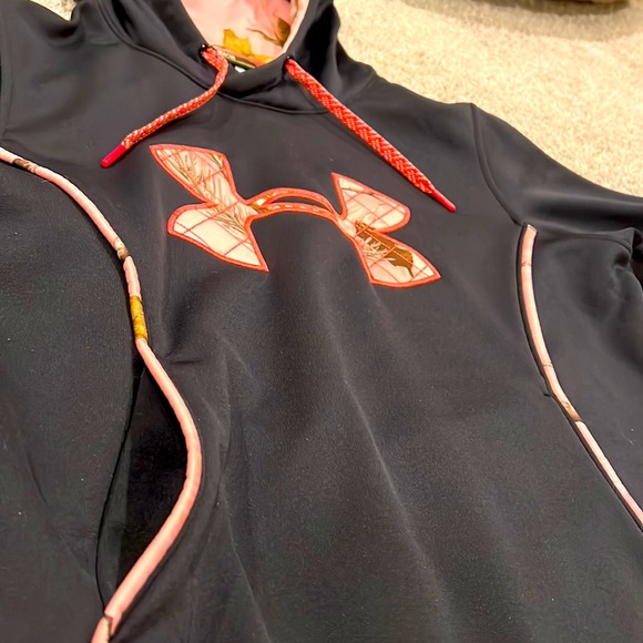 UNDER ARMOUR HOODIE REALTREE STORM CALIBER BLACK AND PINK CAMO SIZE SMALL - Picture 3 of 8